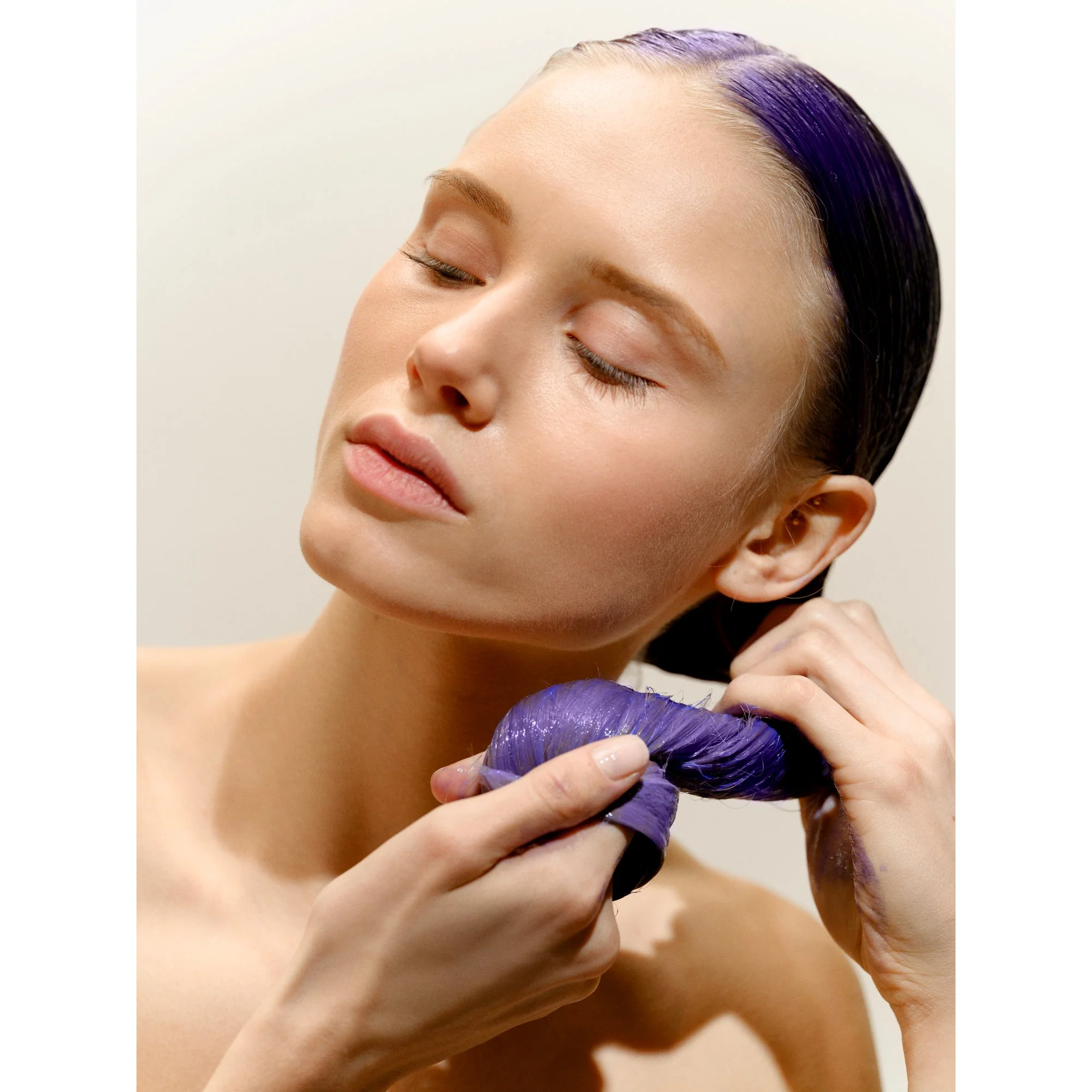 Blonde, White & Grey Beautifying Hair Care Mask - Image 16