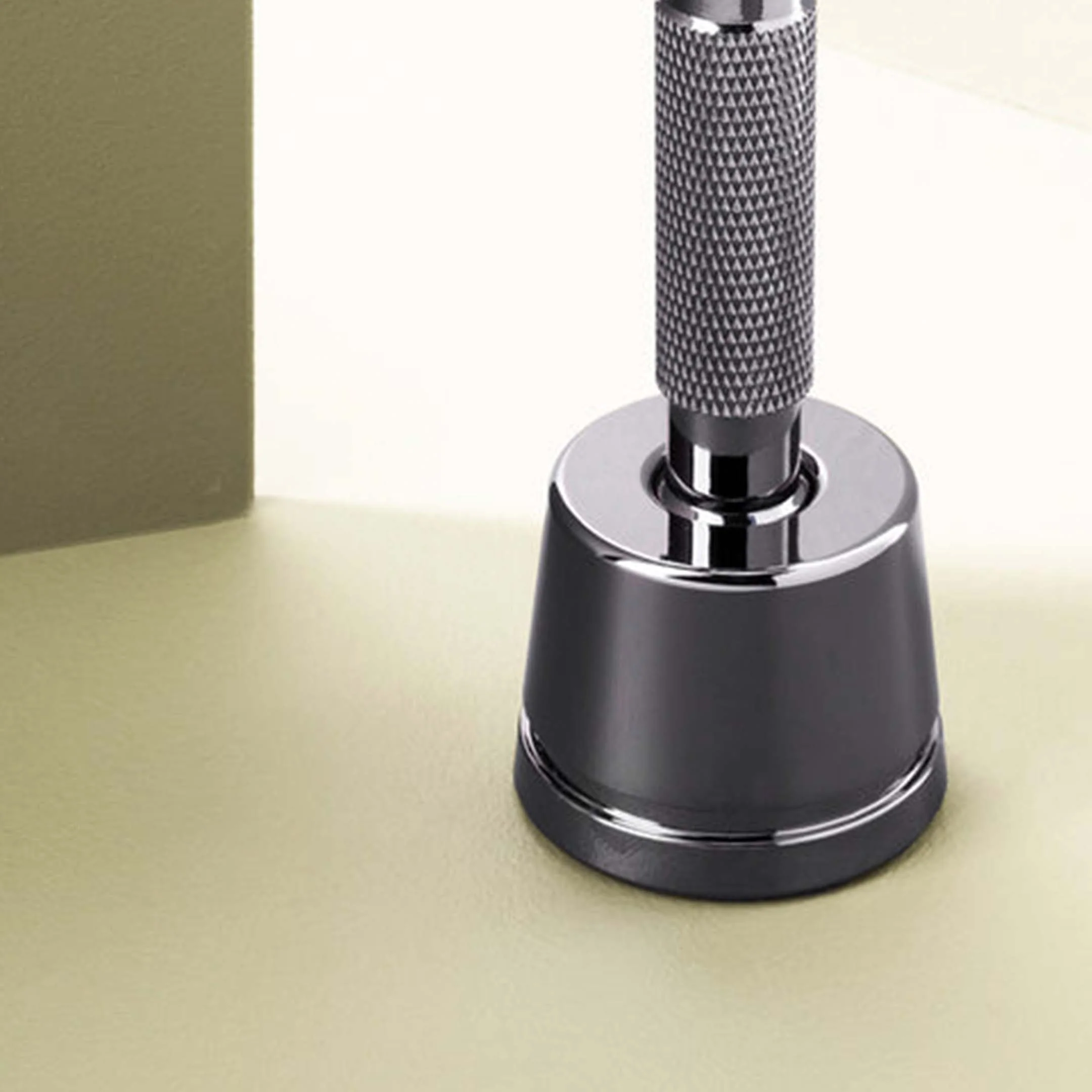 Razors Inkwell Stand - Gunmetal (Over Brass) - Image 2